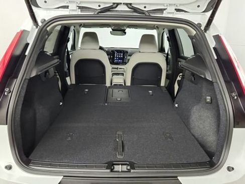 Certified 2026 Volvo XC40 B5 Plus w/ Protection Package Premier AWD/4WD image 42