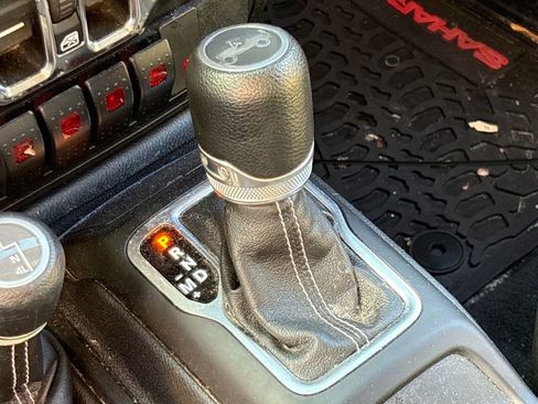 Used 2019 Jeep Wrangler Unlimited Sahara image 28