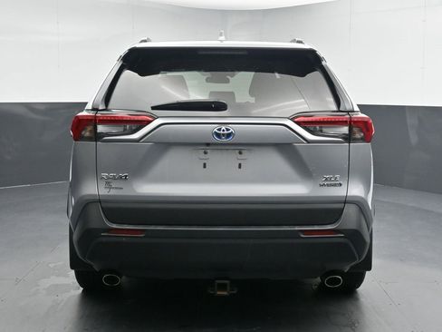 Used 2020 Toyota RAV4 XLE image 7
