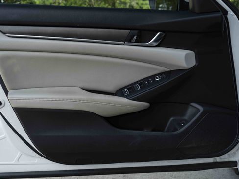 Used 2018 Honda Accord LX image 32