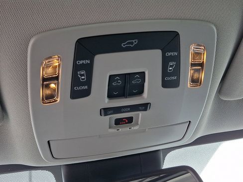 Used 2023 Toyota Sienna XLE image 33