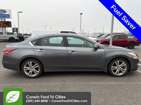 Used 2015 Nissan Altima 3.5 SL FWD image 1