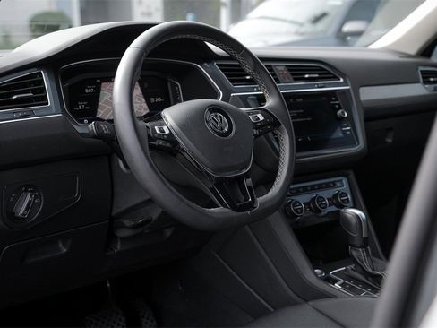 Used 2021 Volkswagen Tiguan SEL image 6