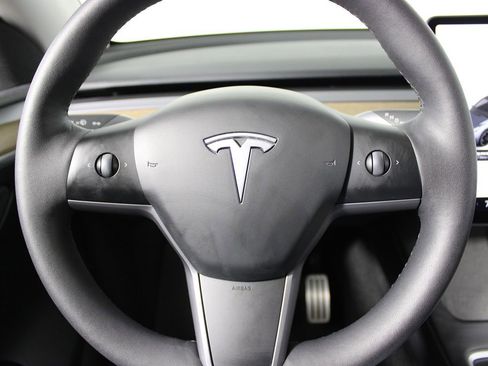 Used 2023 Tesla Model Y Performance image 12