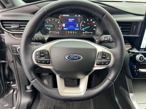 Certified 2023 Ford Explorer Limited w/ Limited Technology Package image 18