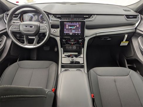 New 2025 Jeep Grand Cherokee L Laredo w/ Luxury Tech Group I image 15