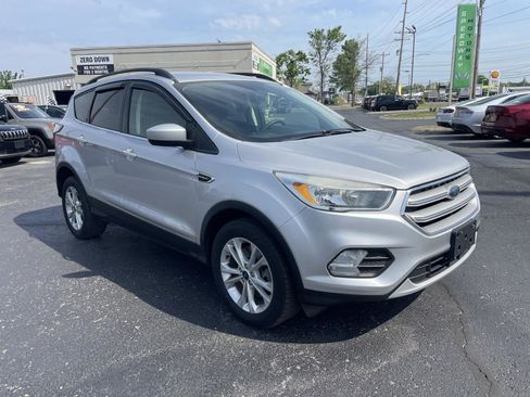 Used 2018 Ford Escape SE FWD image 1