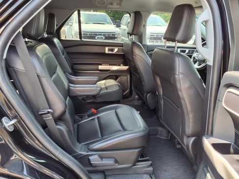 Certified 2022 Ford Explorer XLT w/ Equipment Group 202A image 6