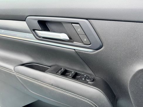 Used 2025 GMC Terrain Elevation image 25