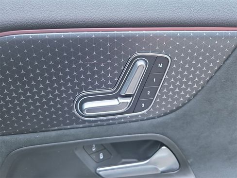 Certified 2025 Mercedes-Benz GLA 250 image 17