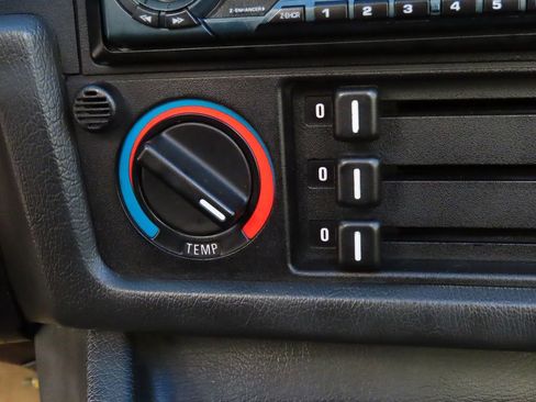 Used 1987 BMW 325i Convertible image 24