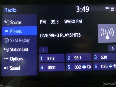 Used 2023 Toyota Camry SE image 11