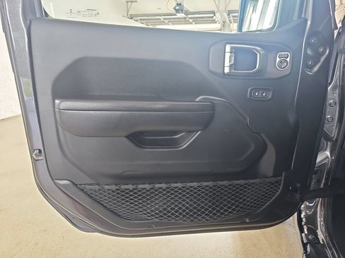 Used 2018 Jeep Wrangler Unlimited Sport S AWD/4WD image 31