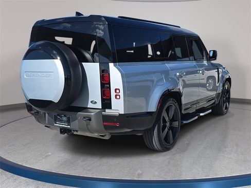 Used 2023 Land Rover Defender 130 X-Dynamic SE image 5