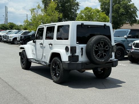 Used 2017 Jeep Wrangler Unlimited Sahara AWD/4WD image 3