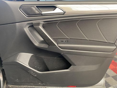 Used 2022 Volkswagen Tiguan SE AWD/4WD image 7