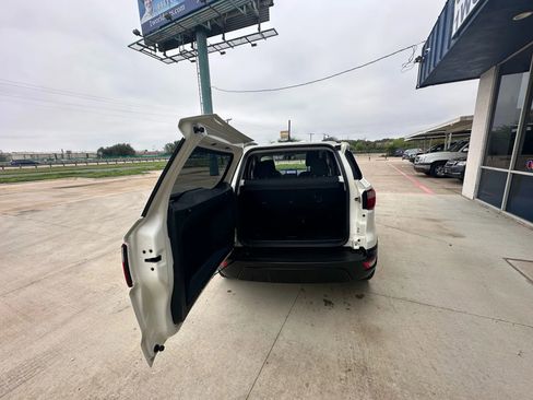 Used 2021 Ford EcoSport SE w/ SE Convenience Package image 9