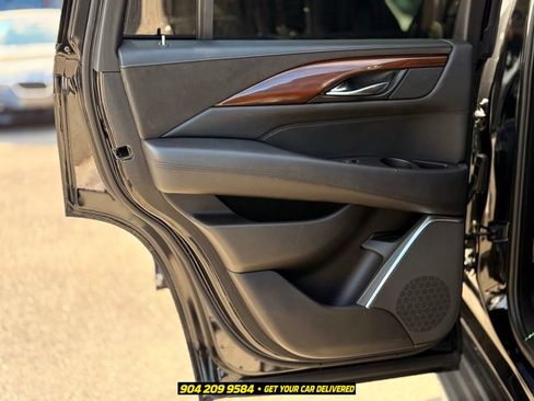 Used 2019 Cadillac Escalade Luxury AWD/4WD image 12