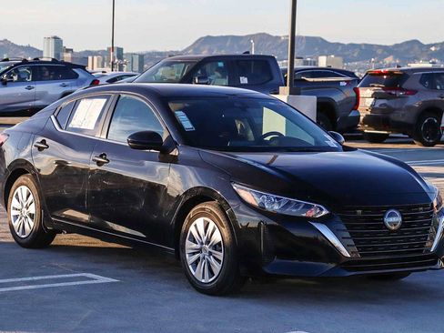 Used 2024 Nissan Sentra S image 3
