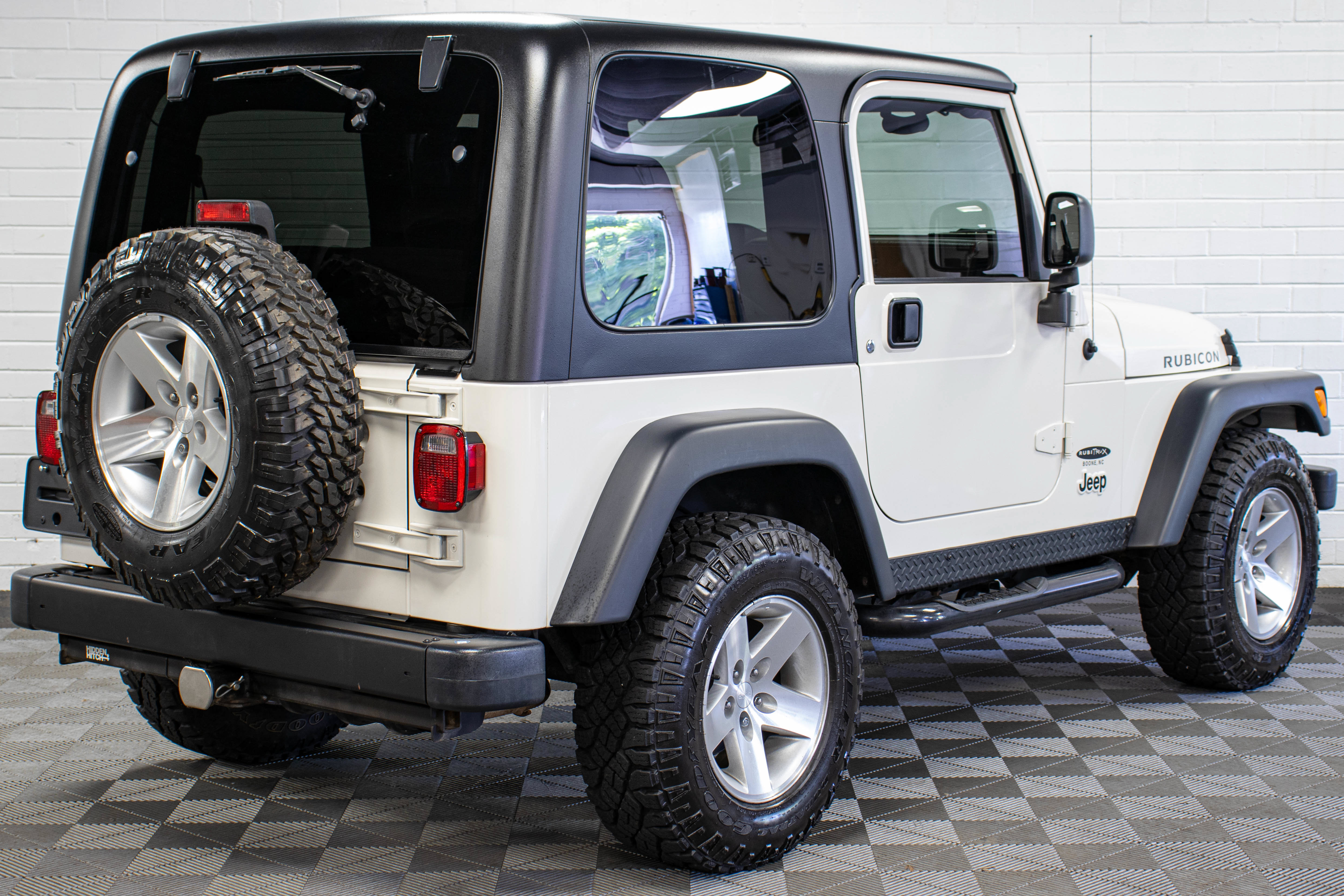 Used 2004 Jeep Wrangler Rubicon w/ Dual Top Group AWD/4WD image 3