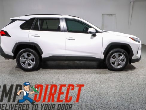 Used 2022 Toyota RAV4 XLE FWD image 6