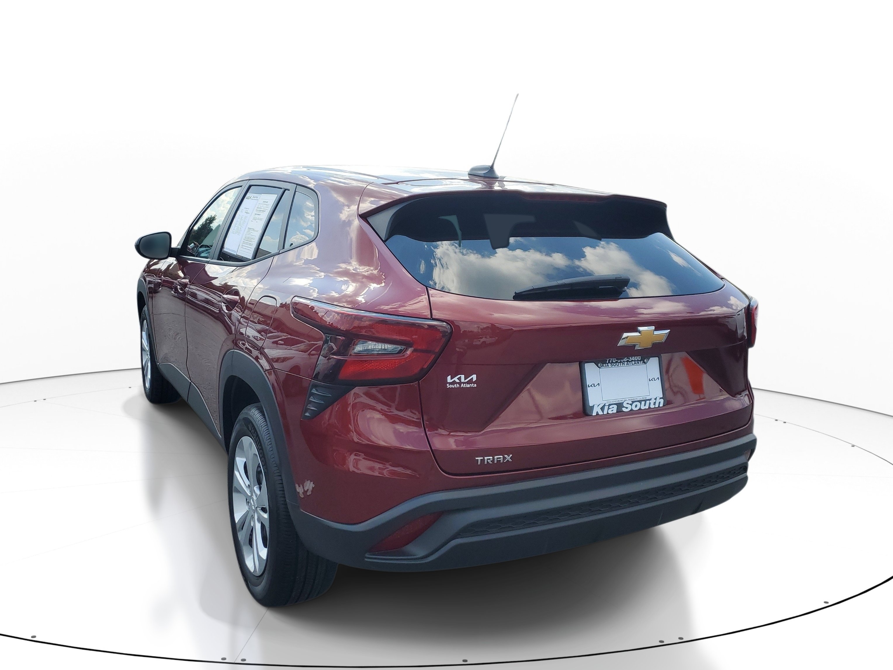 Used 2025 Chevrolet Trax LS FWD image 4