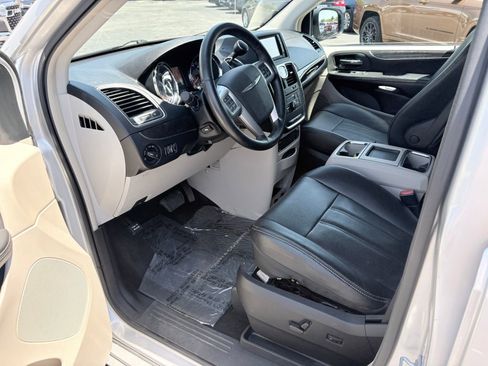 Used 2012 Chrysler Town & Country Touring-L w/ Entertainment Group #2 FWD image 15