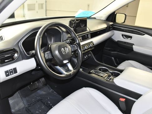 Certified 2025 Honda Pilot Elite image 2