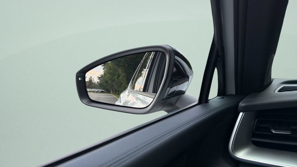 New 2026 Volkswagen Tiguan SE R-Line FWD image 39