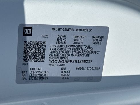 Used 2025 Chevrolet Express 2500 w/ Driver Convenience Package RWD image 31