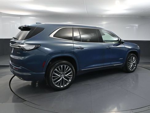Used 2025 Buick Enclave Avenir AWD/4WD image 5