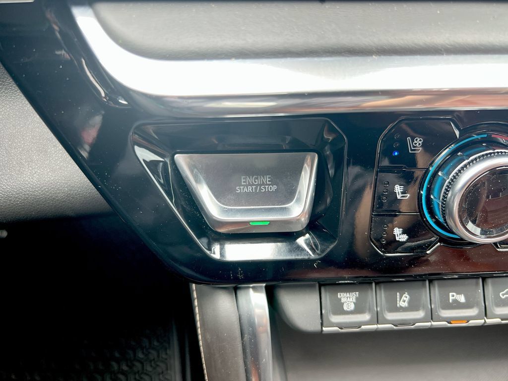 Used 2024 GMC Sierra 2500 Denali Ultimate w/ Max Trailering Package AWD/4WD image 15