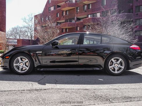 Used 2012 Porsche Panamera 4 image 3