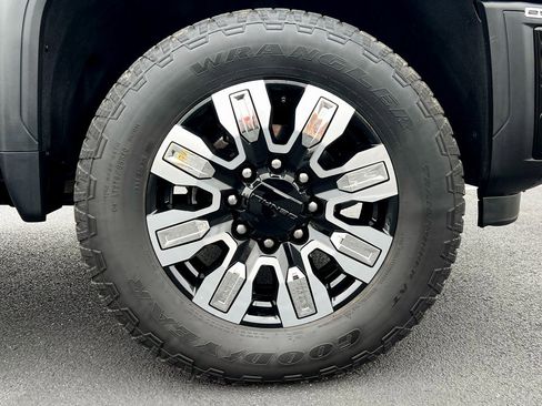 Used 2025 GMC Sierra 2500 Denali image 14