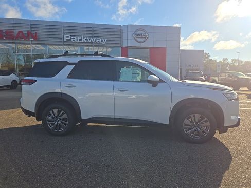 New 2025 Nissan Pathfinder SV w/ Black Appearance Package image 8