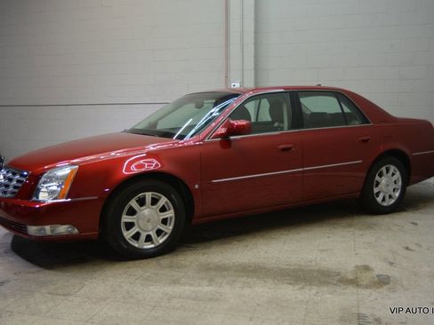 Used 2010 Cadillac DTS image 30