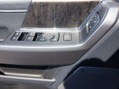 New 2026 Ford F250 Lariat w/ Black Appearance Package image 18