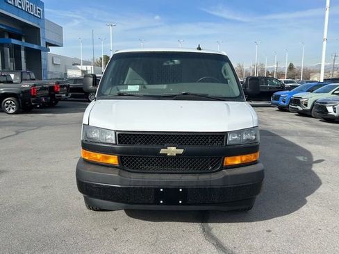 Used 2022 Chevrolet Express 3500 w/ Driver Convenience Package image 4