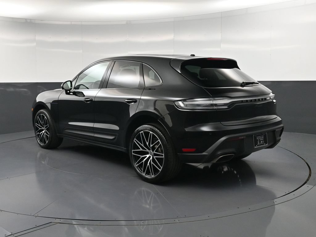 Certified 2026 Porsche Macan AWD/4WD image 3