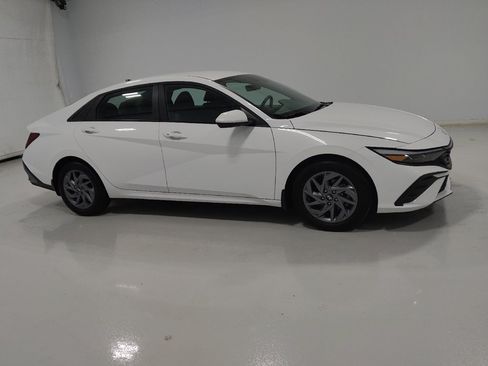 Used 2024 Hyundai Elantra SEL FWD image 11