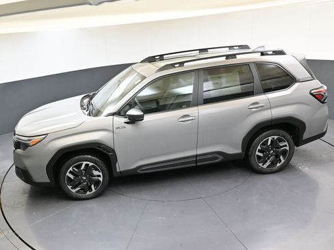 Used 2025 Subaru Forester Limited AWD/4WD image 44