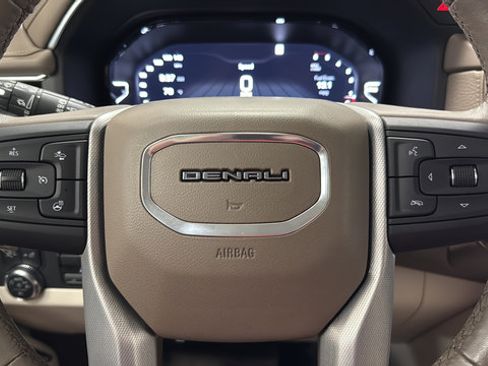 Used 2022 GMC Yukon Denali w/ Denali Ultimate Package AWD/4WD image 15