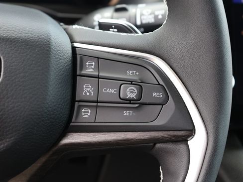 Used 2026 Jeep Grand Cherokee Limited w/ Luxury Tech Group II RWD image 38