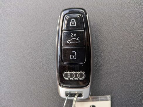 Used 2023 Audi Q8 Premium AWD/4WD image 38