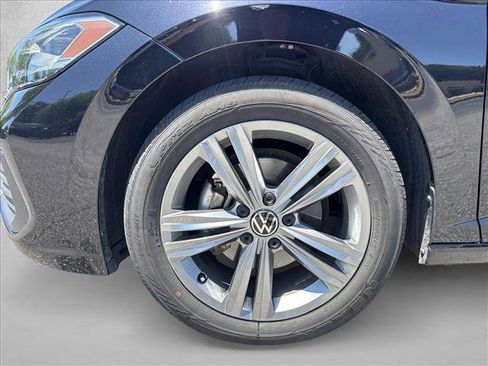 Used 2024 Volkswagen Jetta SE FWD image 9