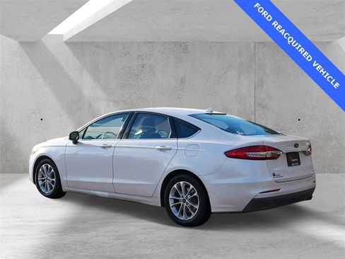 Used 2019 Ford Fusion SE image 4