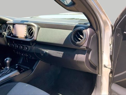 Used 2020 Toyota Tacoma TRD Sport w/ Technology Package AWD/4WD image 18