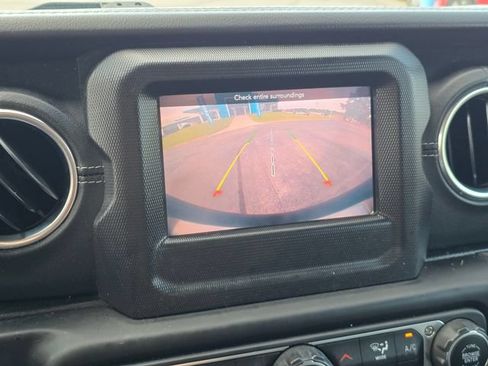 Used 2021 Jeep Wrangler Unlimited Sahara w/ Cold Weather Group AWD/4WD image 23