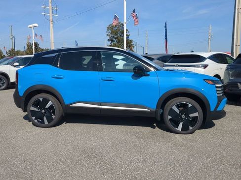 New 2026 Nissan Kicks SR w/ SR Premium Package FWD image 3