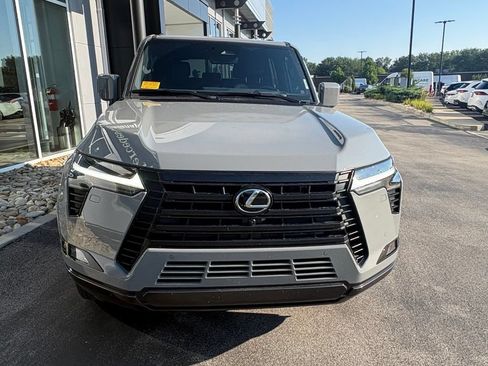 Used 2025 Lexus GX 550 w/ Accessory Package (2T) AWD/4WD image 3